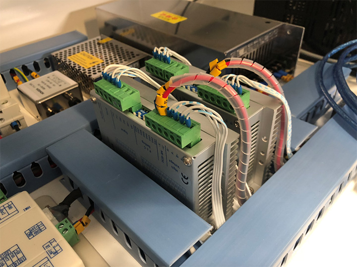 臺式激光切割機的精密驅(qū)動器 臺式激光切割機的精密驅(qū)動器