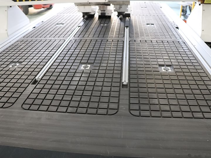 出售三軸數(shù)控木材銑削和切割機(jī)