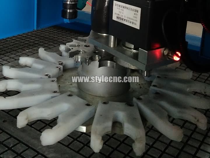 8 件自動換刀裝置 8 件自動換刀裝置