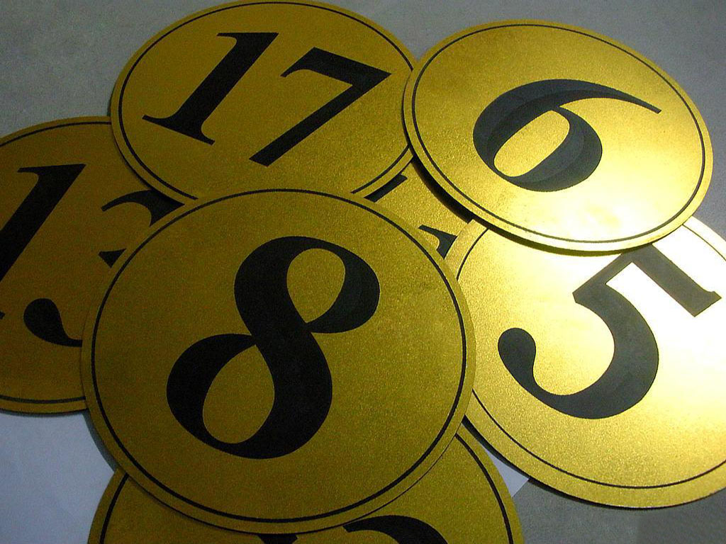 CO2 雙色板標(biāo)牌激光切割機(jī)