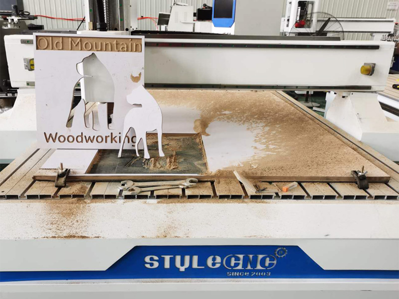 用于木工項目的數(shù)控雕刻機 用于木工項目的數(shù)控雕刻機