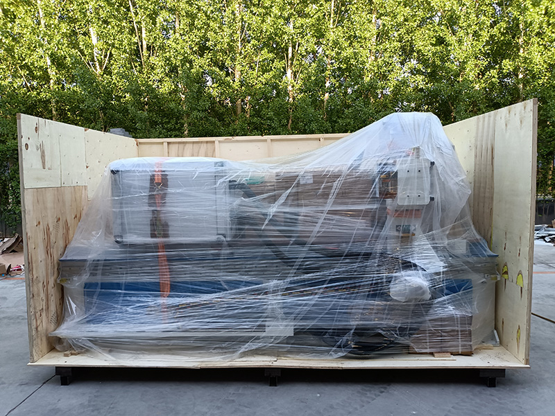 自動換刀數(shù)控雕刻刻機的包裝 自動換刀數(shù)控雕刻刻機的包裝