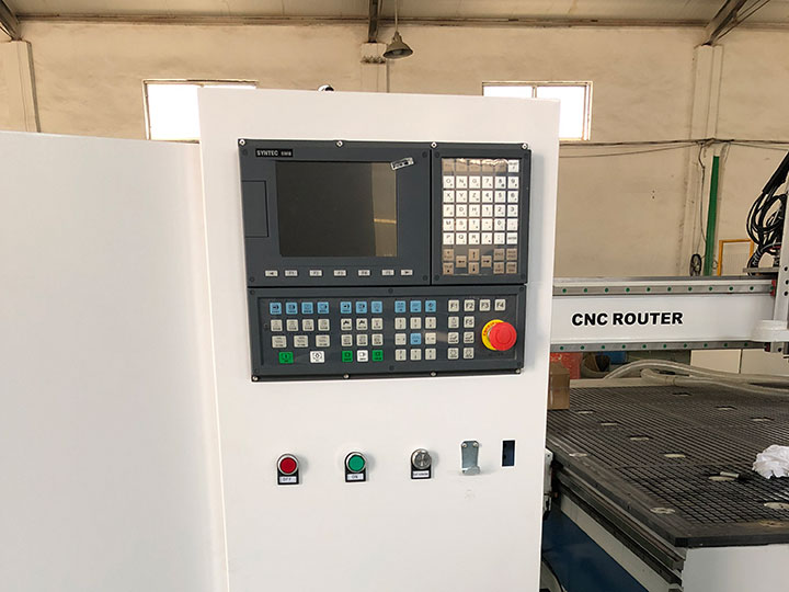 SYNTEC 系統(tǒng)及配件，適用于帶盤式自動換刀系統(tǒng)的數(shù)控木雕機