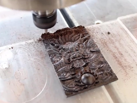 迷你數(shù)控雕刻機 6090 制作實木工藝品 迷你數(shù)控雕刻機 6090 制作實木工藝品