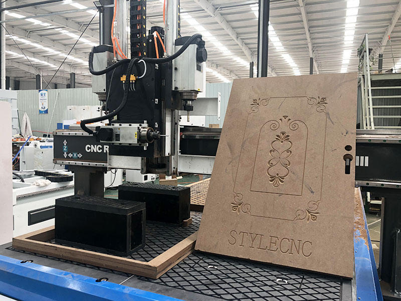 工業(yè) 4x8 用于木門制造項目的數(shù)控雕刻機機