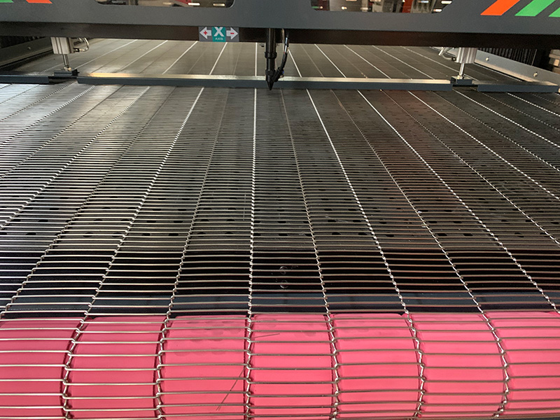 自動送料布料激光切割機(jī) 自動送料布料激光切割機(jī)