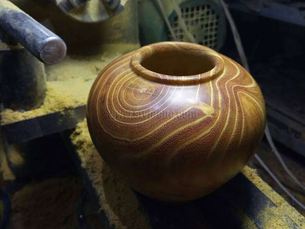 采用數控木工車床進行 Cudrania Tricuspidata 木罐和罐子車削項目