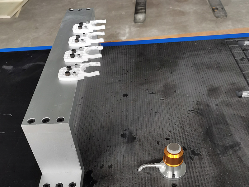 小型數(shù)控雕刻機(jī)床刀架 小型數(shù)控雕刻機(jī)床刀架