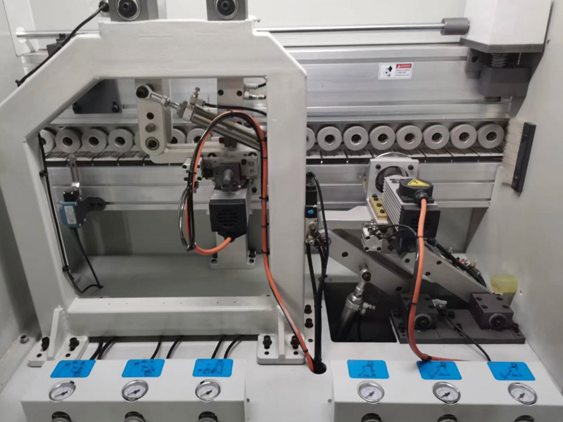 使用封邊機進行圓角處理 使用封邊機進行圓角處理