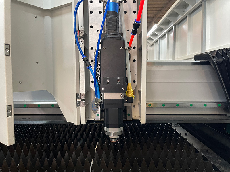 6KW 金屬板激光切割機(jī) 6KW 金屬板激光切割機(jī)